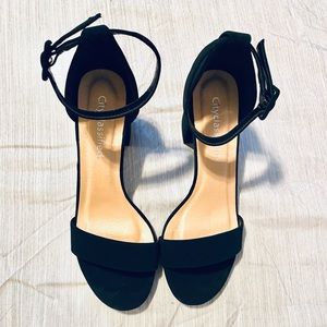 City classified mini heel sandals